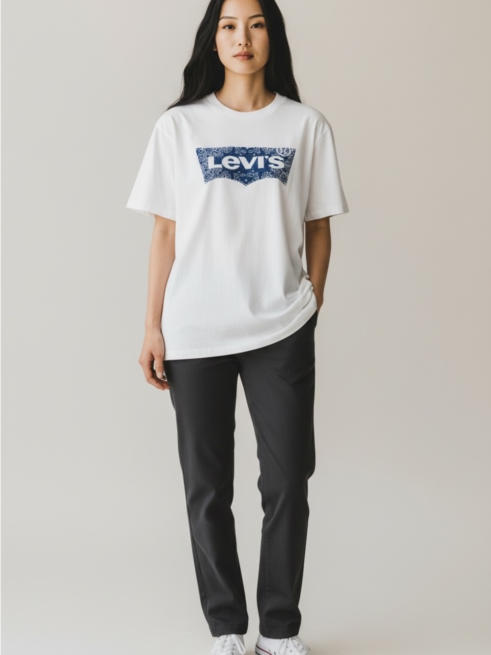 Women's Levi's White T-Shirt with Blue Levi's Logo ( Perfect Tee) Size Small